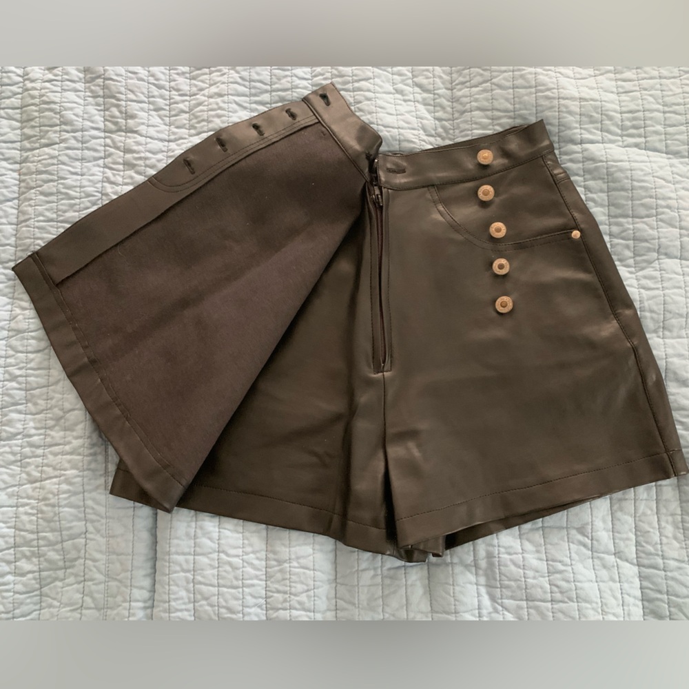 Vintage 90s highway mini skort. Size9/10 . Polyurethane.